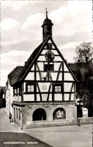 Ak Iggelheim in der Pfalz, Rathaus, Fachwerkhaus