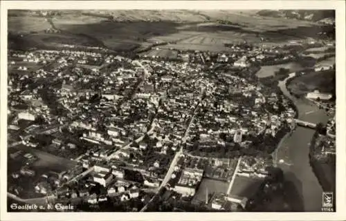 Ak Saalfeld an der Saale Thüringen, Totalansicht, Fliegeraufnahme