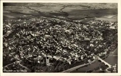 Ak Saalfeld an der Saale Thüringen, Totalansicht, Fliegeraufnahme