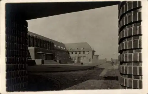 Foto Ak Utersum Insel Föhr Nordfriesland, Gebäude, Einfahrt