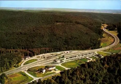 Ak Rohrbrunn Weibersbrunn, Autobahnrasthaus im Spessart, Motel, Fliegeraufnahme