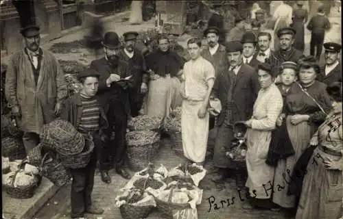 Foto Ak Paris, les Halles, Gruppenfoto