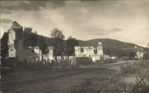 Foto Ak Frankreich, Straßenpartie, Kriegszerstörungen, I. WK