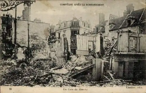 Ak Compiègne Oise, nach der Bombardierung, Markt, Kriegszerstörungen