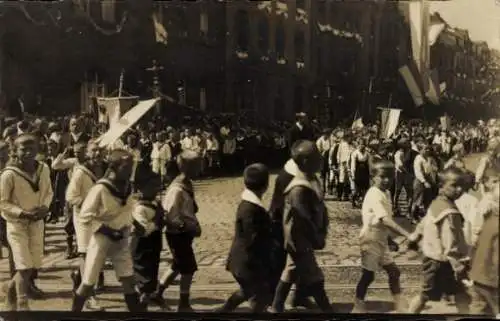 Foto Ak Trier oder Köln ? Festumzug, Kinder