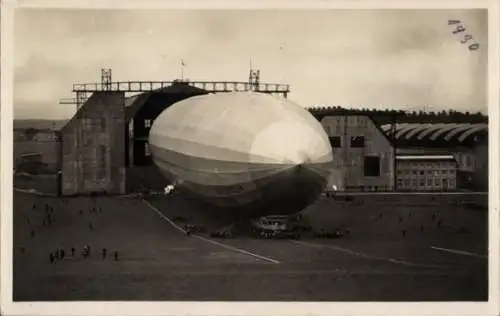 Ak Friedrichshafen, Luftschiff Graf Zeppelin, LZ 127, Luftschiffhalle, Aufstieg am 18 09 1928