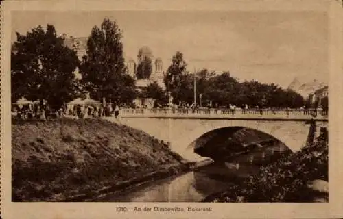 Ak București Bukarest Rumänien, An der Dimbowitza, Brücke