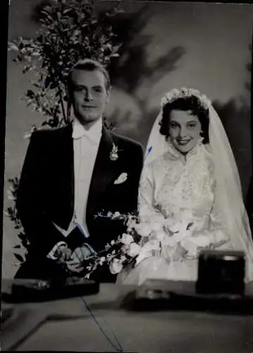 Ak Schauspieler O.W. Fischer, Portrait, Autogramm, Brautpaar