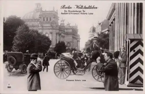 Ak Berlin Mitte, Weltstadtleben, Brandenburger Tor, Prinzessin Victoria Luise von Preußen