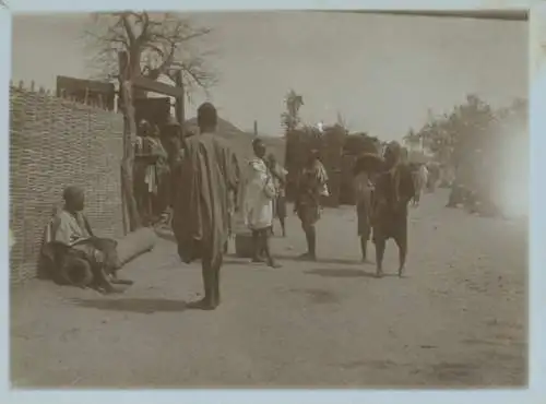 Foto Kontaon ? Senegal ?, Straßenpartie, Afrikaner