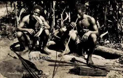 Ak Südafrika, Afrikaner beim Rauchen, Horn