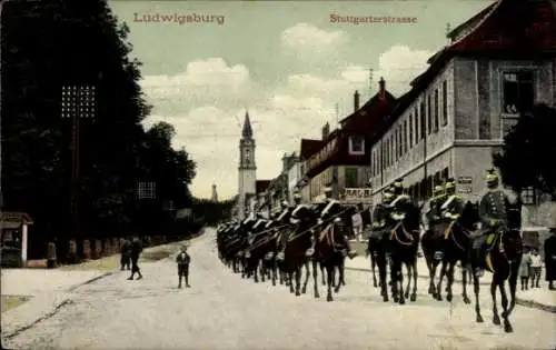 Ak Ludwigsburg in Württemberg, Stuttgarterstraße, Soldaten zu Pferden