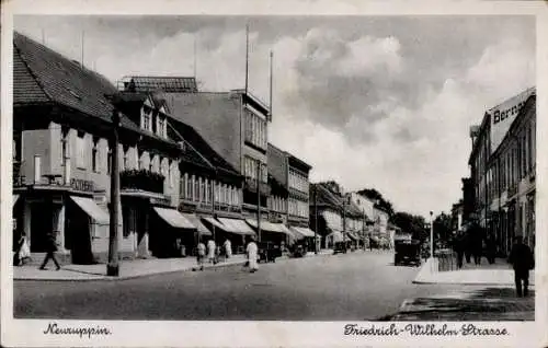 Ak Neuruppin in Brandenburg, Friedrich-Wilhelm-Straße, Apotheke