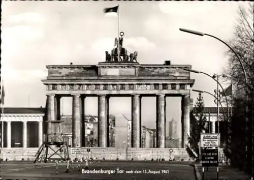 Ak Berlin Mitte, Brandenburger Tor, Grenze, nach dem 13. August 1961, Mauer