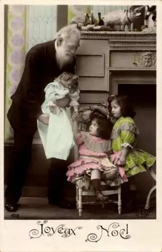 Ak Glückwunsch Weihnachten, Mädchen und Großvater mit einer Puppe