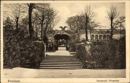 Ak Potsdam, Schloss Sanssouci, Felsentor