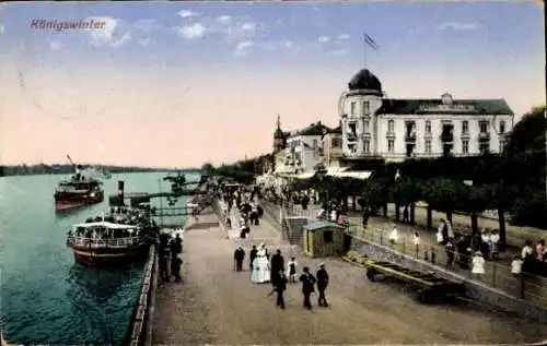 Ak Königswinter am Rhein, Flussufer, Hotel de Berlin, Dampfer an Anlegestelle, Passagiere