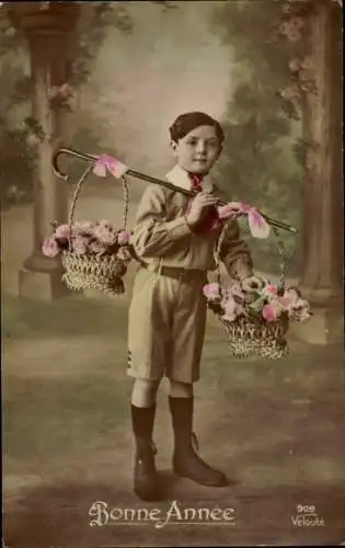 Ak Glückwunsch Neujahr, Junge mit Blumenkörben