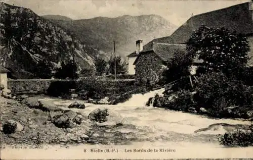 Ak Bielle Pyrénées-Atlantiques, Les Bords de la Riviere