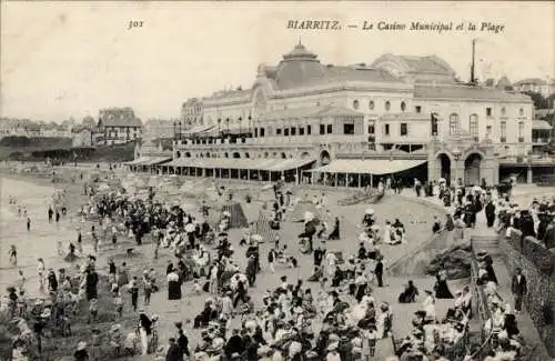 Ak Biarritz Pyrénées Atlantiques, Le Casino Municipal et la Plage