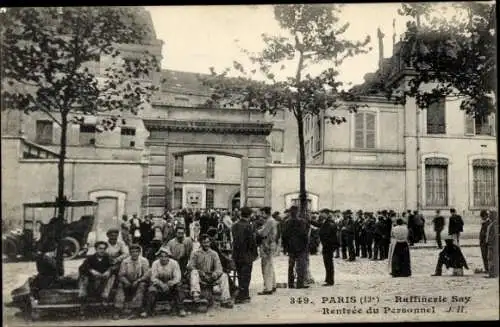 Ak Paris XIII., Raffinerie Say, Rentree du Personnel