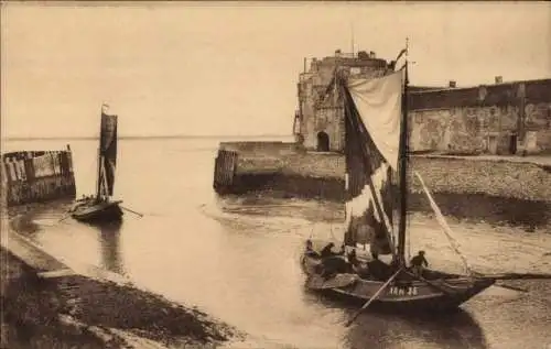 Ak Veere Zeeland, Hafeneinfahrt, Fischerboot