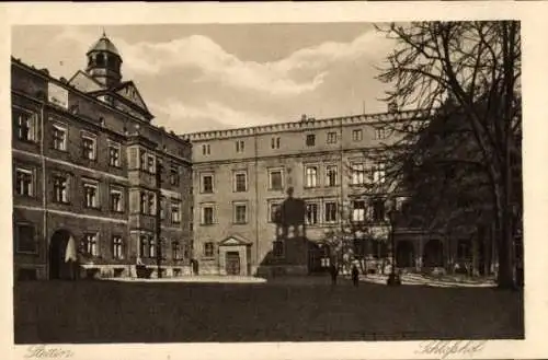 Ak Szczecin Stettin Pommern, Hof des Schlosses