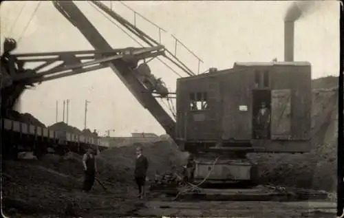 Foto Ak Bagger, Bahnschienen, Güterzug