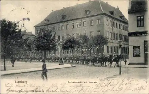 Ak Lüneburg in Niedersachsen, Rathausmarkt, Kaserne, Kavallerie