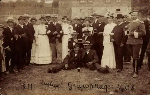 Foto Ak Grupenhagen Aerzen im Weserbergland, Gruppenfoto, Anwohner