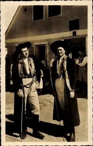 Foto Ak Zwei Männer in tschechischer Volkstracht, Portrait