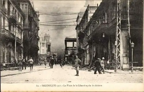 Ak Thessaloniki Griechenland, Freiheitsplatz nach der Katastrophe