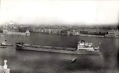 Ak Tankschiff MS Ossendrecht, PHs. van Ommeren N.V., Venedig, Schlepper