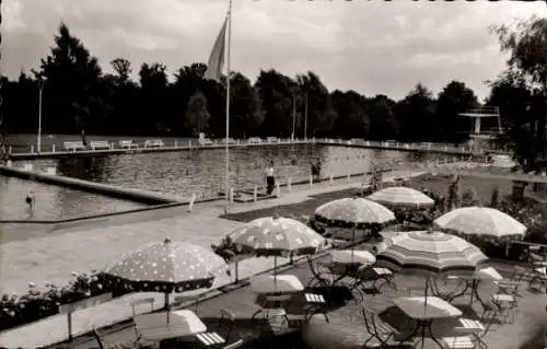 Ak Burgsteinfurt Steinfurt im Münsterland, Städtisches Freibad, Sonnenschirme, Sprungturm, Fahne