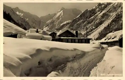 Ak Spielmannsau Oberstdorf, Blick auf den Ort im Winter, Gebirge