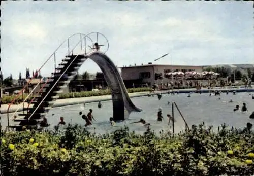 Ak Kitzingen in Mainfranken Bayern, Schwimmbad, Rutsche, Badegäste