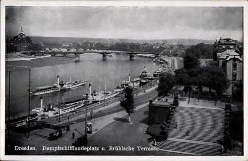 Ak Dresden Altstadt, Dampfschifflandeplatz, Brühlsche Terrasse, Schiffe, Brücke