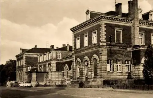 Ak Bützow in Mecklenburg, Bahnhof, Auto