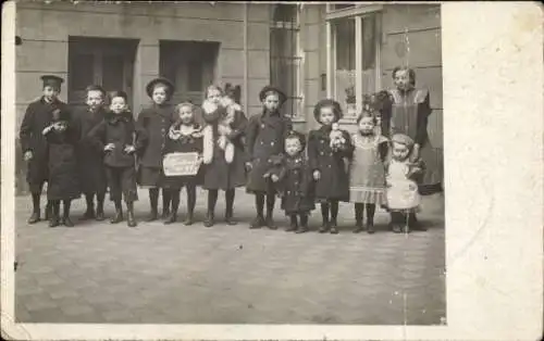 Foto Ak Berlin Pankow, Schönhauser Allee 47, Kinder, Gruppenbild