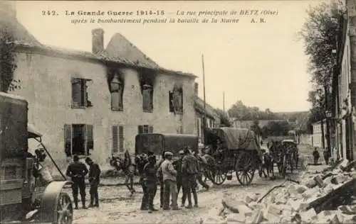 Ak Betz Oise, Hauptstraße nach der Bombardierung, Soldaten, Pferdekutschen, 1. Weltkrieg