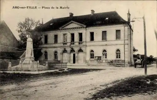 Ak Arc sur Tille Côte d’Or, Place de la Mairie, Denkmal