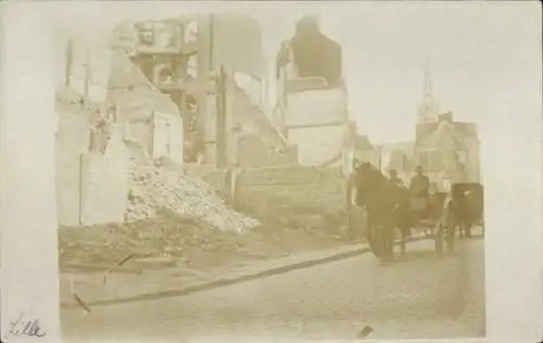 Foto Ak Lille Nord, zerstörte Gebäude, Kutsche