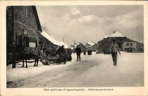 Ak Schönberg Lettland, Straßenpartie im Winter, Pferd mit Schlittengespann