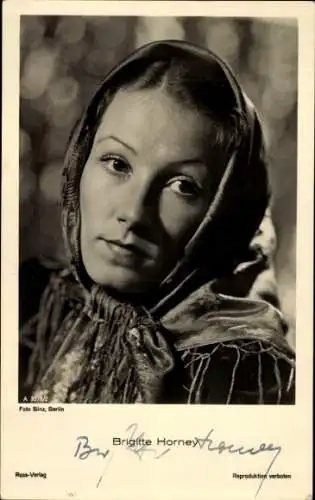 Ak Schauspielerin Brigitte Horney, Portrait, Ross Verlag A 3378 2, Kopftuch, Autogramm
