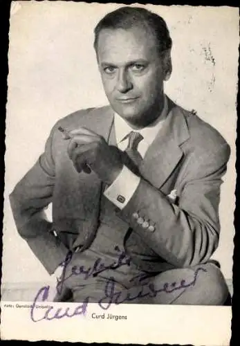 Ak Schauspieler Curd Jürgens,  Portrait, Autogramm, Zigarette