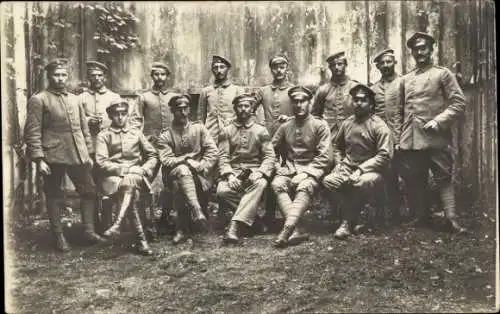 Foto Ak Deutsche Soldaten in Uniform, Gruppenbild