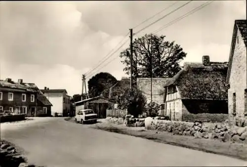 Ak Alt Reddevitz Middelhagen Mönchgut auf Rügen, Teilansicht, Trabant