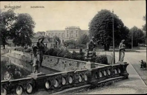 Ak Wolfenbüttel a.d. Oker, Straßenpartie an der Schlossbrücke