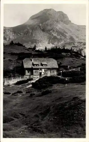 Ak Österreich, Hochschwab, Sonnschienhütte mit dem Ebenstein