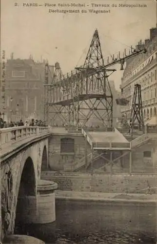 Ak Paris VI, Place Saint Michel, Metropolitan-Werke, Entladen des Wagens